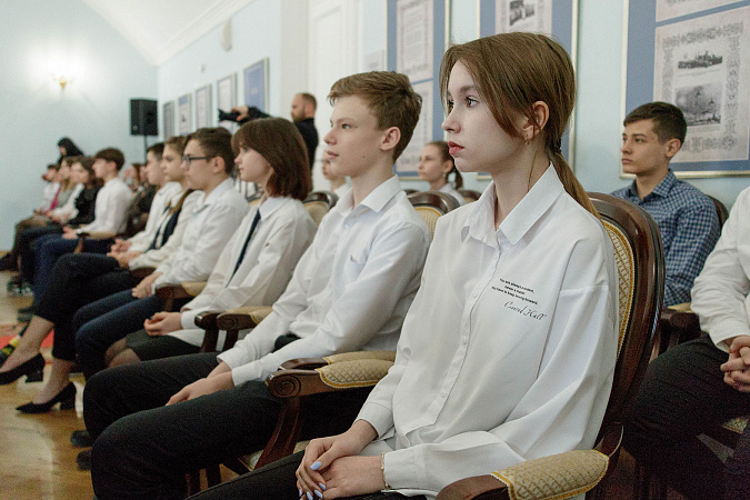 В Туле в рамках акции «Мы – граждане России!» юношам и девушкам вручили паспорта