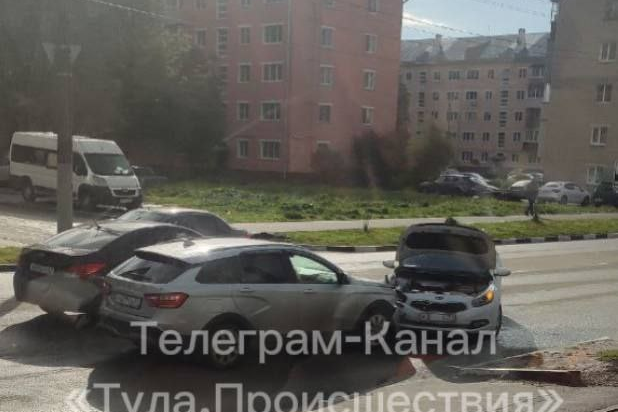 ДТП на улице Металлургов в Туле вызвало затруднение в движении транспорта