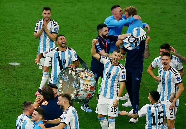 Футболист сборной Аргентины праздновал победу на Чемпионате мира с барабаном Tula