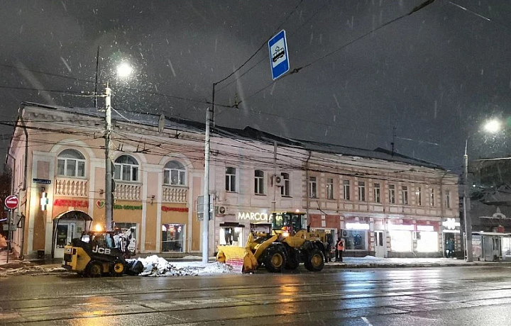 На уборку улиц Тулы от снега вышли 310 человек и 228 единиц техники
