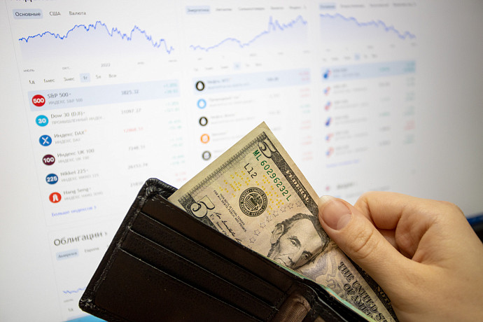 В ЦБ РФ подтвердили намерение продлить ограничения на снятие наличной валюты