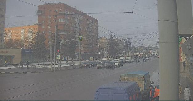 Сломавшаяся ГАЗель вызвала затруднение автомобильного движения на улице Советской в Туле