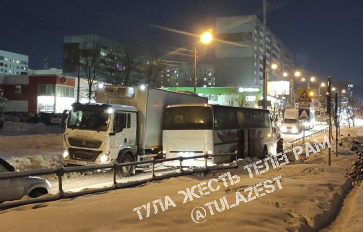 В Туле из-за ДТП заблокировано движение на улице Майской