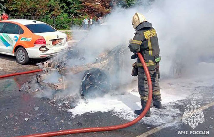 За сутки спасатели потушили пять пожаров, один человек погиб