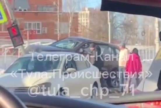 Пьяный туляк на авто врезался в светофор