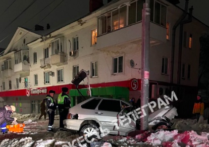 Ночью в Щекино водитель врезался в столб