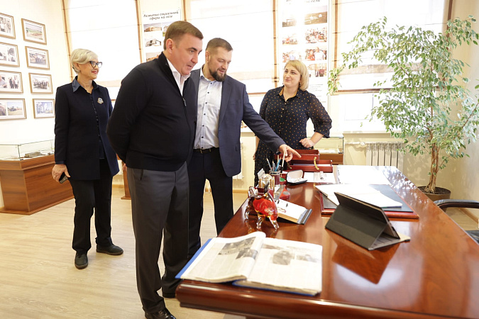 Губернатор Дюмин посетил новогоднее представление в новом ДК в тульском Дедилово