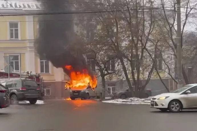 При пожаре в «Газели» на улице Первомайской в Туле пострадал 65-летний мужчина