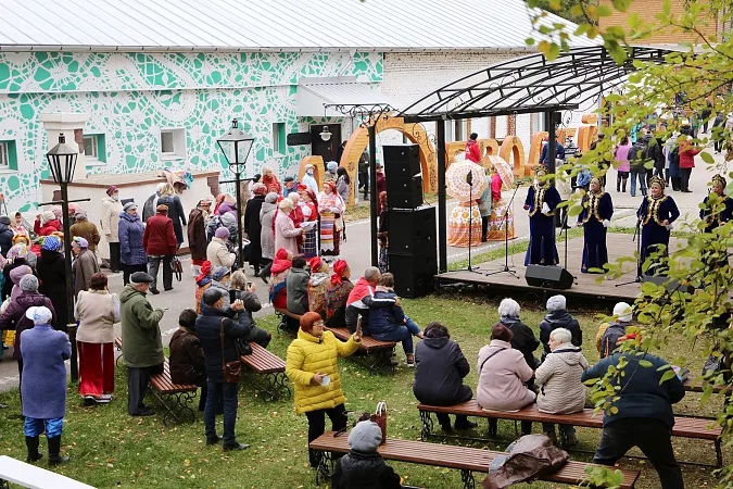 Ольга Слюсарева и Дмитрий Миляев поздравили туляков старшего поколения с Международным днем пожилых людей
