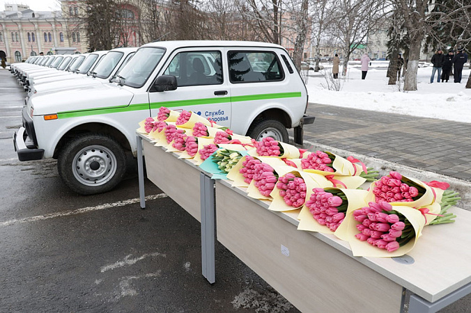 Губернатор Алексей Дюмин передал автомобили тульским медучреждениям