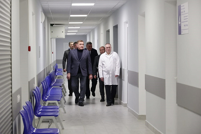 Алексей Дюмин поручил продолжить ремонт подразделений Городской больницы №11 Тулы