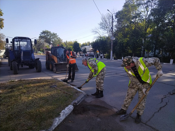 В Щекино продолжаются ежедневное благоустройство и уборка территории