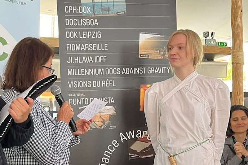 Тулячка Маша Черная получила в Каннах награду и премию за фильм о смерти мамы