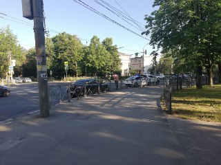 В Туле на пересечении улиц Болдина и Серебровской столкнулись Mazda и Nissan