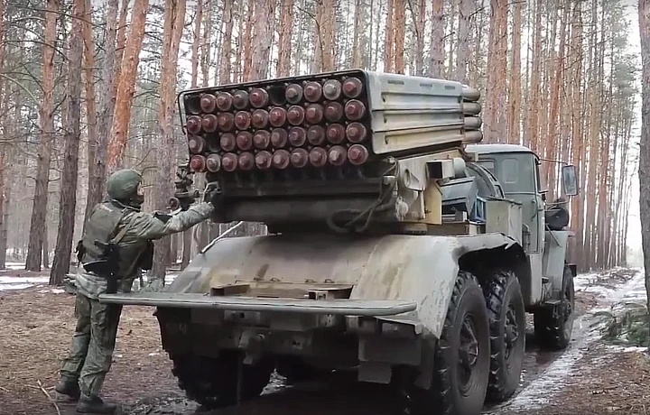 Минобороны РФ опубликовало кадры работы тульского «Торнадо-Г» в зоне СВО