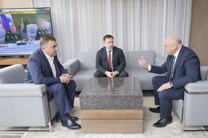 Алексей Дюмин встретился с представителем НАК Андреем Пржездомским