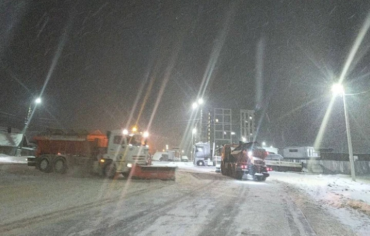 Тульские коммунальщики устраняют последствия снегопада