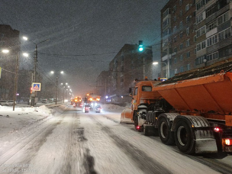 На борьбу со снегопадом в Туле вышли 410 человек и более 350 единиц техники
