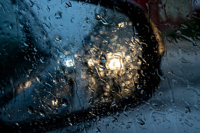 Госавтоинспекция Тульской области просит жителей быть аккуратными на дорогах в связи с погодными условиями