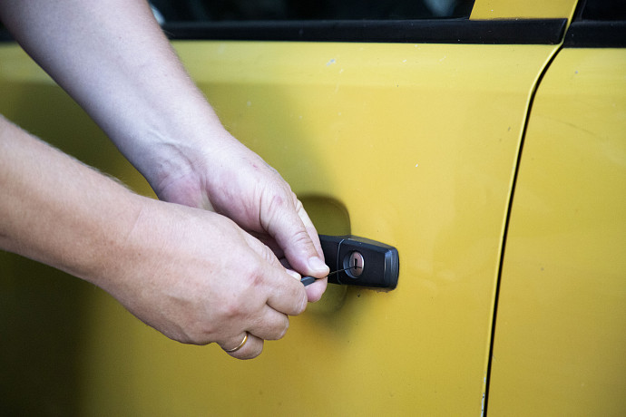 Туляк украл у соседки телевизор, стиральную машину и автомобиль