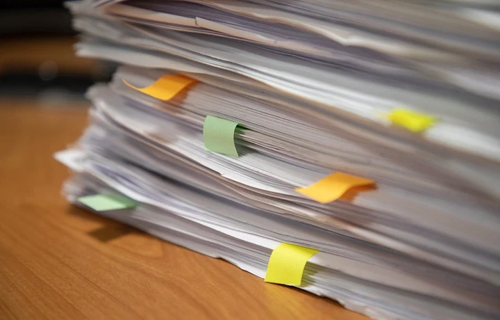 Российских нотариусов обязали предупреждать наследников о долгах умерших | ТСН24