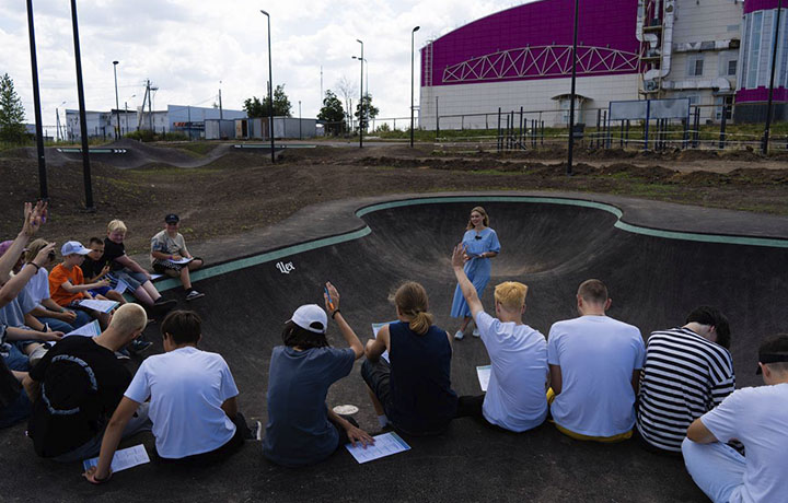 Жители Ефремова посетили строящийся парк «Светлые аллеи Бунина»