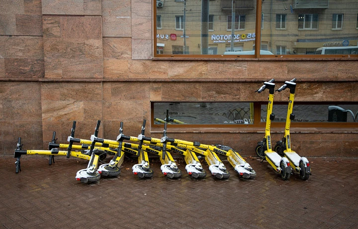 Правила использования электросамокатов включили в билеты теоретического экзамена на права