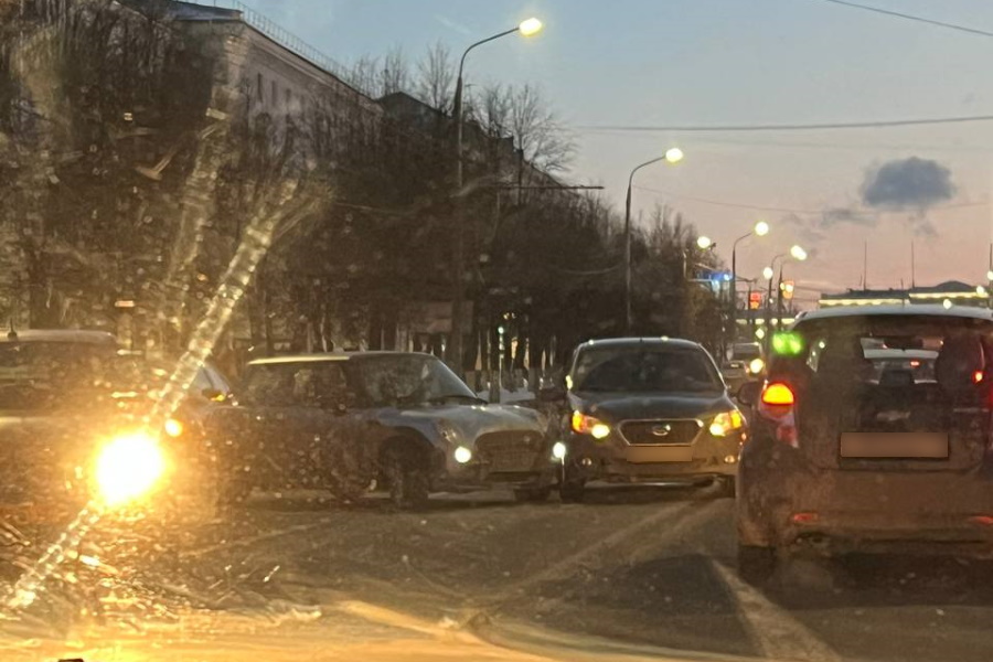 ДТП на проспекте Ленина в Туле спровоцировало пробку