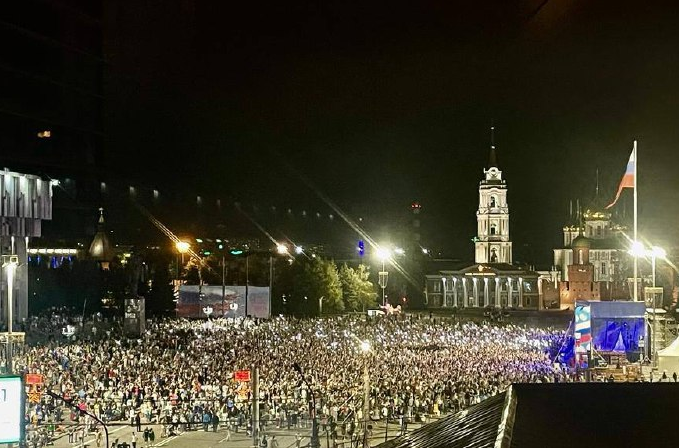 Концерт в честь Дня Государственного флага Российской Федерации в Туле собрал рекордное число зрителей