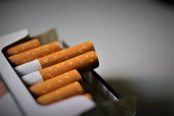 Новомосковскую пенсионерку оштрафовали за торговлю немаркированным табаком