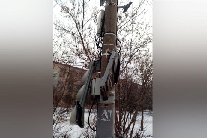 Светофор на перекрестке улиц Оборонная и Некрасова в Туле починили