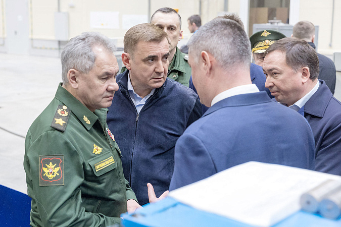 Сергей Шойгу и Алексей Дюмин обсудили с представителями ОПК Тульской области выполнение гособоронзаказа
