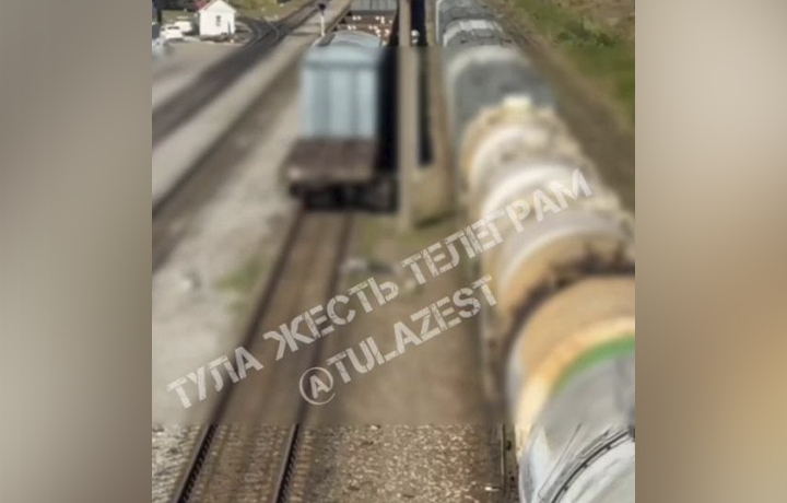 В Новомосковске поезд насмерть переехал человека