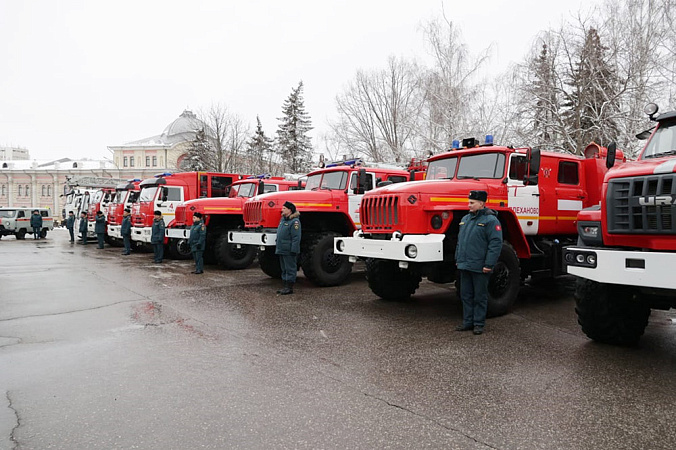 Алексей Дюмин передал тульским пожарным 14 единиц снаряжения и техники