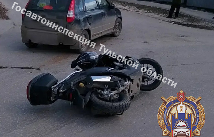 Водитель мопеда столкнулся с легковушкой в Суворове