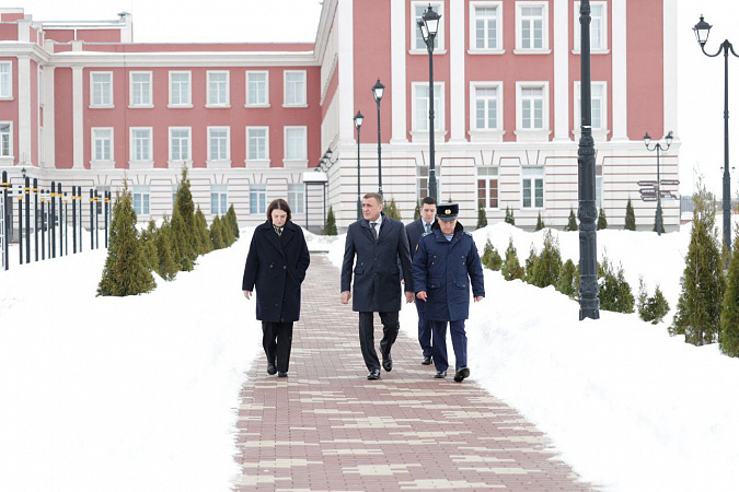 Алексей Дюмин посетил Тульское суворовское военное училище