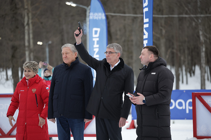 «Это уже скоро будет наша семейная традиция»: в Тулу на ночную лыжную гонку приехали более 700 любителей спорта из разных городов