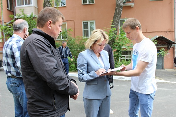Мэр Тулы Ольга Слюсарева проверила благоустроенные по ФСГС дворы на Косой Горе