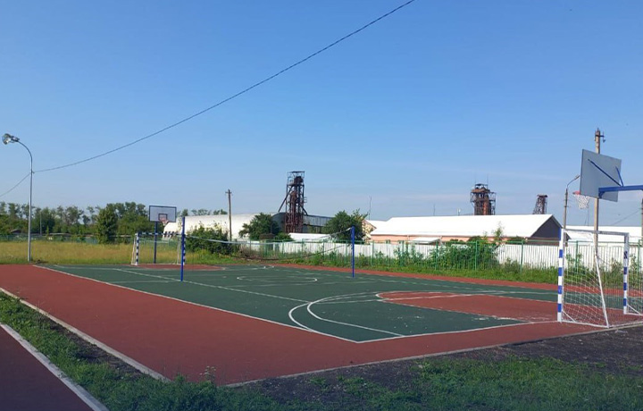 В поселке Волово обустроили стадион с новой спортплощадкой