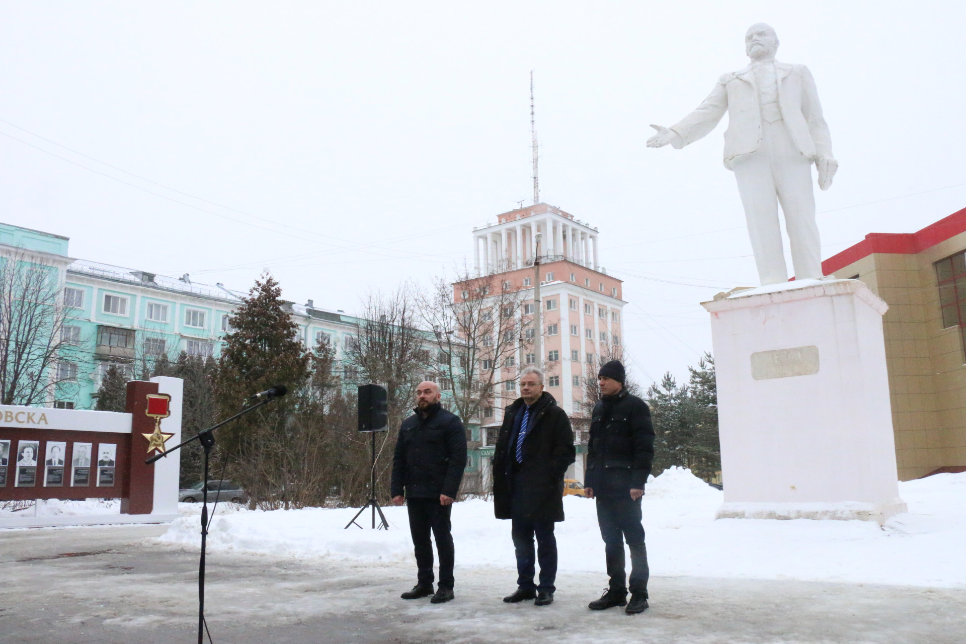 В Новомосковске после реконструкции открыли Аллею трудовой славы