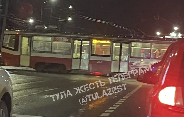 ДТП с трамваем и легковушкой произошло на проспекте Ленина в Туле