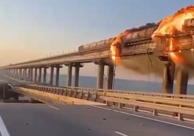 В НАК сообщили, что на Крымском мосту произошёл подрыв грузового автомобиля