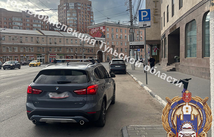 Подросток на самокате попал под машину на пешеходном переходе в Туле
