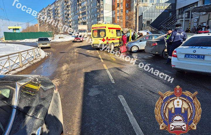 Водителя СИМ из службы доставки в Туле госпитализировали в результате ДТП