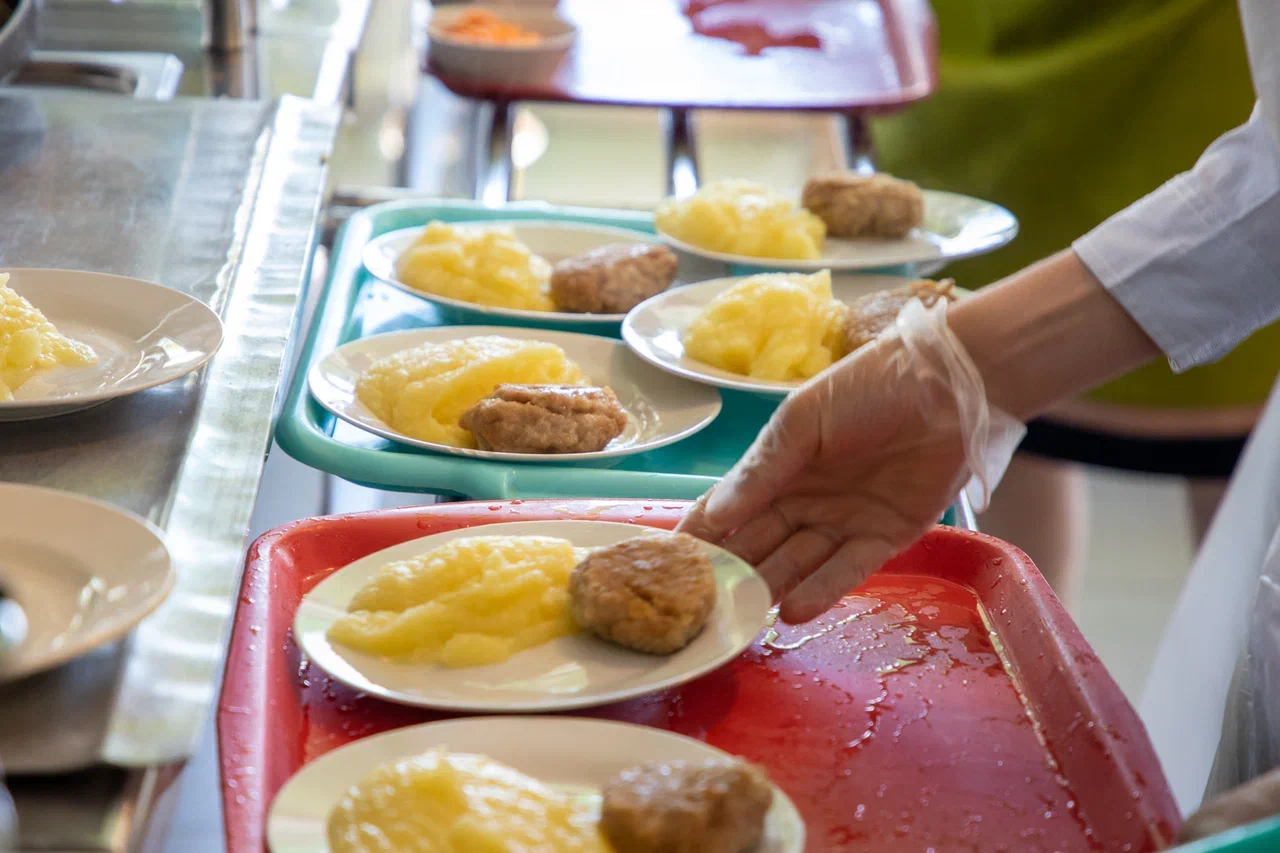 В администрации Тулы назвали фейком информацию об отравлении детей участников СВО бесплатным питанием