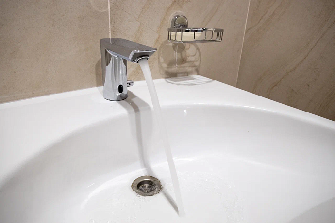В Белеве в квартиру инвалида подавали холодную воду с нарушением нормативных показателей