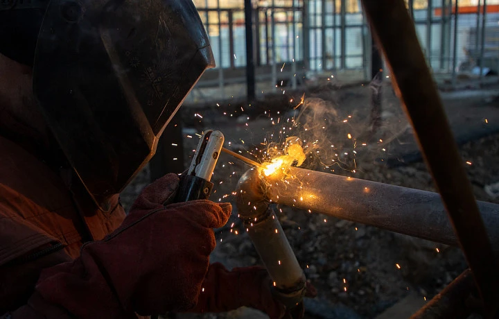 В Тульской области зарплата сварщиков оказалась на 35% больше их ожиданий