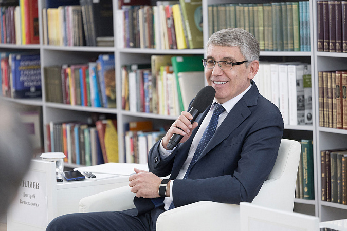 «Ваши шаги сегодня гораздо шире, чем наши тогда»: Дмитрий Миляев провел открытый диалог со студентами тульских вузов