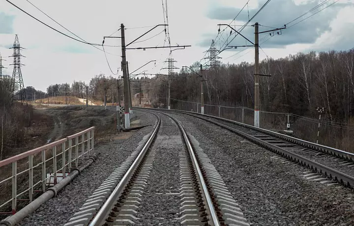 Злоумышленники подожгли аккумуляторный шкаф на железной дороге в Тульской области