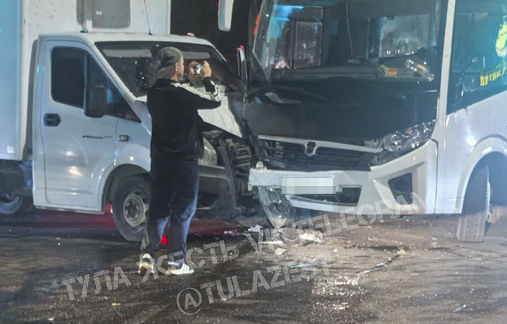 ДТП с автобусом произошло на перекрестке улиц Дульная и Максима Горького в Туле